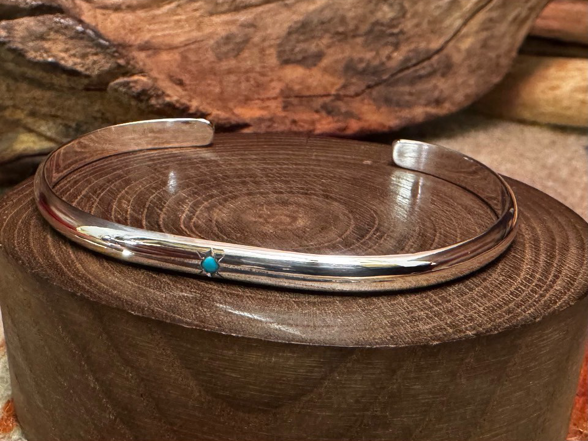 ラウンドカットターコイズ with ショートアラベスクエンド甲丸バングル